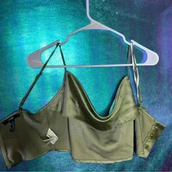 Silk Green Crop Top - Picture 3 of 4